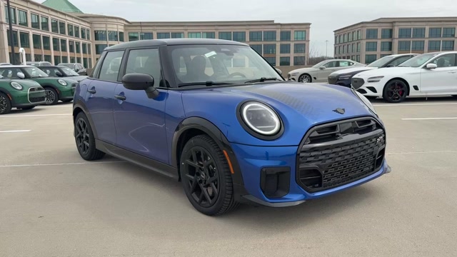 New 2026 MINI 4 Door Iconic Sportshatch in Schaumburg #M26085